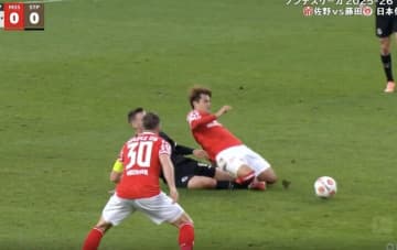 「ふざけるなよ！」佐野海舟、危険タックルで”異変”「これ悪質だろ」足首グネリ→ピッチ上で激痛悶絶…ファン悲鳴