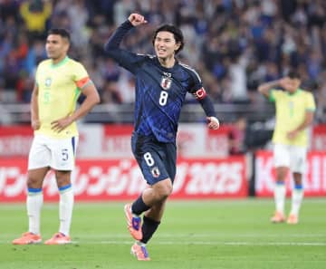 南野拓実の北中米Ｗ杯出場が絶望　オセール戦で左膝前十字靱帯断裂…森保ジャパン大打撃