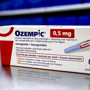 イギリスで肥満治療薬服用者にクリスマスの飲酒を控える注意喚起