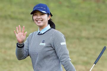 白無垢姿の人気女子ゴルファーに「登場から泣いた」　ツアー仲間から止まらぬ涙「幸せでした」