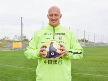 【バイタルエリアの仕事人】vol.59 スベンド・ブローダーセン｜葛藤の末、故郷を離れてJリーグでのプレーを決意。後押ししたのは同僚だった日本人選手