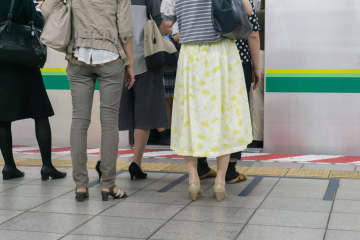 『列の途中に割り込んでくる人』が考えていること3選　主な心理や順番抜かしへの対処法