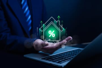 住宅ローンの金利がどんどん上がって不安！ 今から「固定金利」にすべき？ 変動のままで大丈夫？