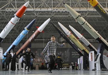 イスラエル交戦での兵器公開　イラン革命防衛隊、異例