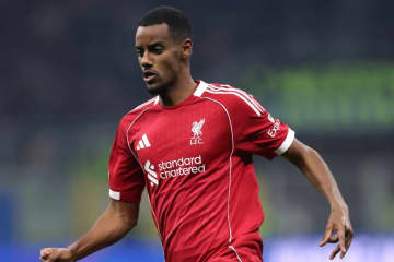 リヴァプールに大打撃…プレミア最高額で加入のイサクが腓骨骨折で手術、数カ月の戦線離脱へ