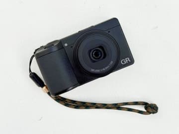 私はこれを買いました！：わずか2mmの薄型化が撮影体験を変えた　RICOH GR IV（大和田良）