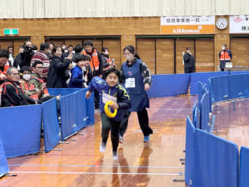 1844人つないでギネス記録　野田市、8時間50メートルリレー