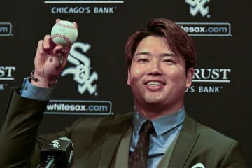 村上宗隆、背番号5の新ユニが「既視感ハンパねぇ」　相次ぐ指摘「似てる」の声続出