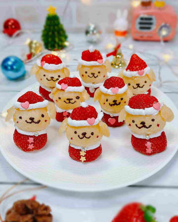 当日でもOK！いちご×シュークリームで簡単に作れる「いちごのサンタクロース」