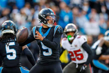 QBヤングが再び決定的な活躍を見せてNFC南地区首位に躍り出たパンサーズ