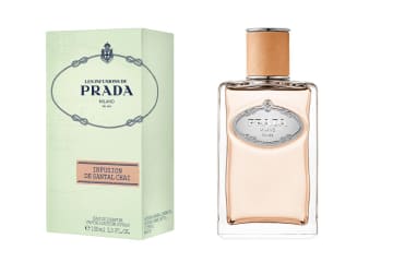 プラダ ビューティ“チャイ×サンダルウッド”主役の26年春香水、ウッディ スパイシー ムスクの香り
