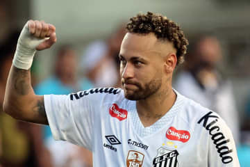 ネイマールが左ヒザを緊急手術　Ｗ杯に臨むブラジル代表復帰へ「可能なことは何でもやる」