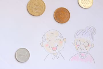 12月は年金支給月！ 申請すれば“月額最大5450円”の「年金生活者支援給付金」が支給される可能性も。年金加入期間“35年”だといくらもらえる？