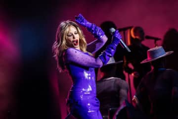 ワム！の「ラスト・クリスマス」抜きビルボード１位になったカイリー・ミノーグ　英で超話題