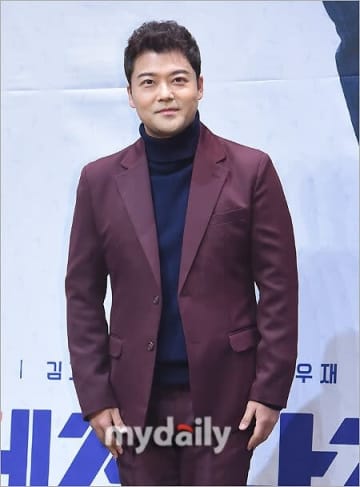 チョン・ヒョンム、車内での点滴姿が議論に…警察が捜査に着手