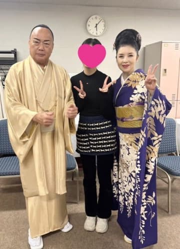藤あや子、細川たかしとの写真を公開 孫も「金運アップしそう」