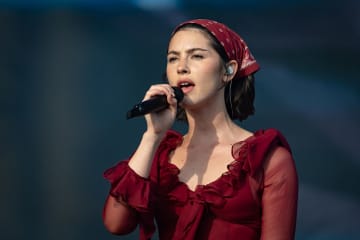 グレイシー・エイブラムス／アーロン・デスナー／ボン・イヴェール、銃暴力根絶を支援する新曲「Sold Out」公開