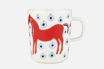 マリメッコ26年干支“馬柄”マグカップ＆ボウル、レッド×スカイブルーで