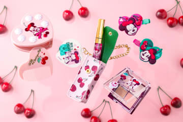 ディズニー、さくらんぼ×ミニーのグッズ初登場！　ぬいぐるみチャーム/カチューシャ/コスメほか