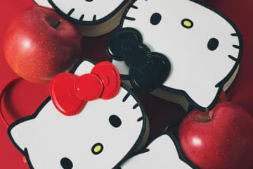 ロペピクニック「ハローキティ」赤or黒リボンのミニバッグ、刺繍タオルハンカチも