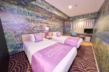 モネ《睡蓮の池》の世界に泊まる、“没入型”アートルームがサンシャインシティプリンスホテルに