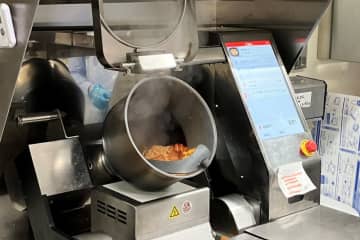 ローソン、調理ロボによる新メニュー“パスタ”3種を提供開始