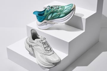 フェンディのバタフライ着想スニーカー「フェンディ フライト」“F”ロゴ際立つ超軽量の厚底ソール