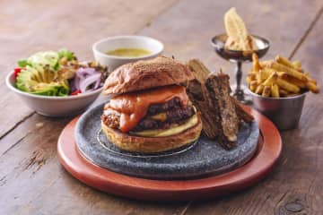 【新宿4丁目】ベイクルーズの新業態・大人ダイニング『Journal Standard DINING』が12月23日ニューオープン！