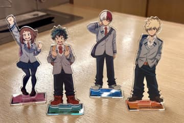 くら寿司×「ヒロアカ」コラボ第3弾グッズは存在感抜群のアクリルスタンド豪華食材を使用した年末年始メニューも登場