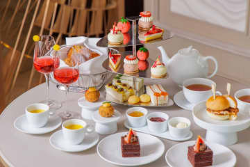 フォーシーズンズホテル丸の内 東京「ストロベリー＆チョコレート」アフタヌーンティー