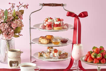 ホテル ラ・スイート神戸ハーバーランドのいちごアフタヌーンティー、みずみずしい苺のタルト＆マカロン