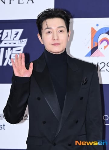 【PHOTO】チョン・ソンイル＆イ・ソンミンら「第29回春史映画祭」レッドカーペットに登場