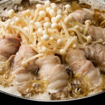 【うちでは鍋こうやって食べてます♡】「飲み干すおいしさ！」「忙しい時に助かる！」簡単鍋料理のレシピ3選