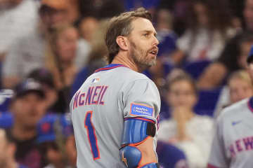 口聞かぬ主力…また消えた“タイトルホルダー”　金満球団に嘆き節「史上最悪のチーム解体」