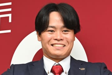 【巨人】中山礼都　外野守備仕様の〝岡本モデル〟グラブを披露「これで定着していこうかな」