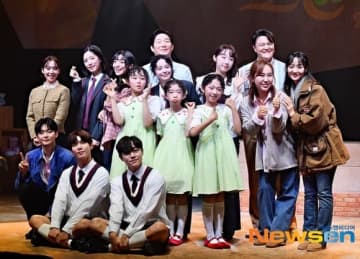 【PHOTO】f(x) ルナ＆宇宙少女 スビンら、ミュージカル「マリー」プレスコールに出席