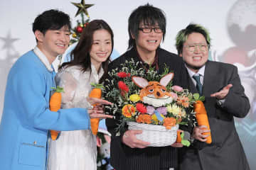 声優活動40周年の森川智之、上戸彩からフラワーアレンジメント贈られ感激「40年やってよかった！」