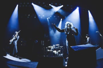 【ライヴレポート】deadman、結成25周年グランドファイナルとなる初ホールワンマンに未来「ずっとやっていたい」