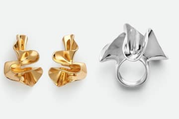 ボッテガ・ヴェネタのジュエリー「アネモネ」海洋生物＆自然着想フォルム、うねるようなピアスやリング