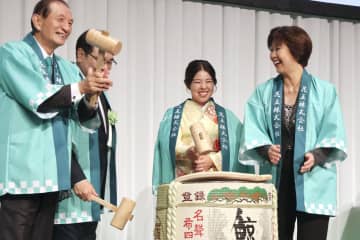山下美夢有がメジャー優勝祝賀会　「さらに強くなりたい」