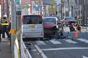 【更新】水戸の国道交差点で8台絡む多重事故　5人重軽傷　茨城