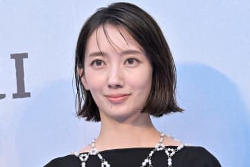 「お嫁くんも逃げ恥も…」　高杉真宙＆波瑠、電撃婚で注目の“両親役”に「キューピッド説爆誕（笑）」「もはや神社」