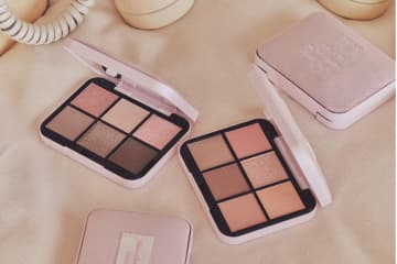 スナイデル ビューティ26年春コスメ、“ベロアケース入り”ピンクアイパレ＆むっちり厚膜リップバーム