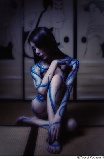 女性の体をキャンバスに見立てた至高の耽美な世界へいざなう 小林鉄斎写真展「TANBIISM タンビズム -からだ絵寫眞展-」