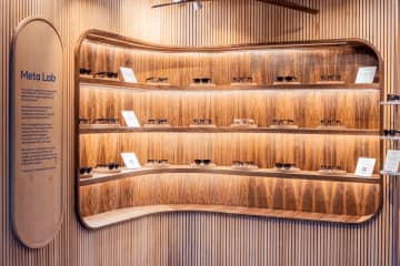 アラモアナセンターに「Meta」の店舗がオープン！AIスマートグラスを販売