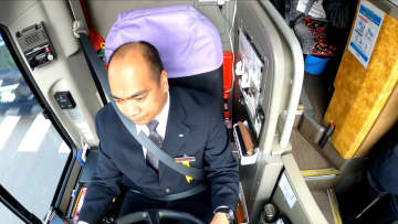 路線バスで初 外国人運転手起用　人手不足解消へ　東京・沖縄で開始