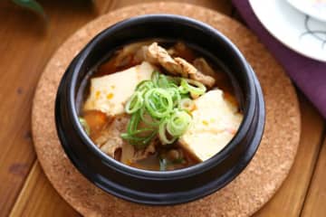 冷え知らずの体へ！包丁不要で簡単♪「温活きのこスンドゥブ」