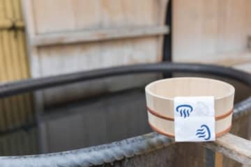 「〇〇ちゃん、別の男と来てたよ」温泉宿で常連客の個人情報ダダ漏れ　ドン引きした女性