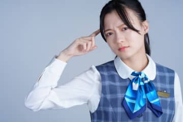 「事務服なのね、ずるい！」事務職に配属された女性、同期の工場パートから“いちゃもん”をつけられ困惑