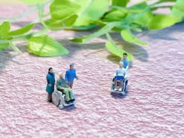 社福向けに労災防止ツール　負傷例別の対策例まとめる　中災防